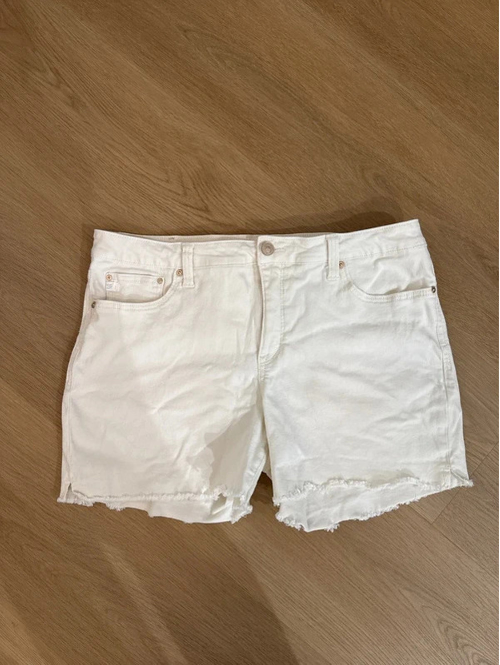 Seven7 Weekend Shorts White Frayed Hem Size 14 5”